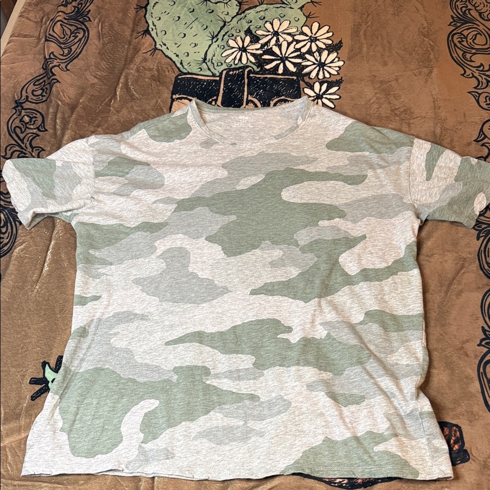 Aerie Green and Gray Camouflage womens Tee